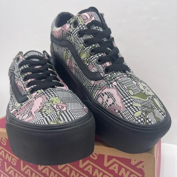 Vans WMNS Old Skool Stackform Platform Sneakers
Tapestry Floral Blck
VN0009PZBM8 - Picture 4 of 16